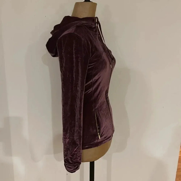 Lululemon sz 4 Define Hooded Jacket *Velvet
Garnet excellent like new condition - Picture 4 of 7